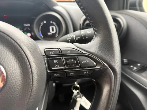 DY23LYH Toyota Yaris 1.5 Hybrid Design 5dr CVT Thumbnail #17