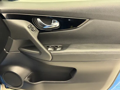 18 of 31 for Nissan Qashqai 1.3 DiG-T Acenta Premium 5dr