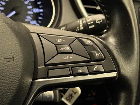 22 of 31 for Nissan Qashqai 1.3 DiG-T Acenta Premium 5dr