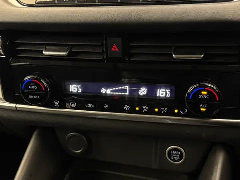 DP22BNY Nissan Qashqai 1.3 DiG-T MH N-Connecta 5dr Thumbnail #22
