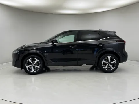 DP22BNY Nissan Qashqai 1.3 DiG-T MH N-Connecta 5dr Thumbnail #4