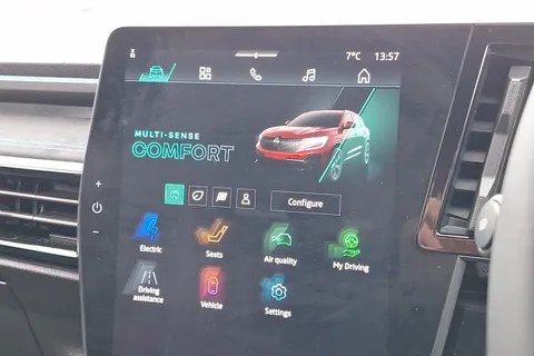 BG25JXP Renault Austral E-Tech FHEV Techno Esprit Alpine 5dr Auto Thumbnail #16