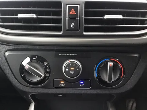 DS21EVF Hyundai i10 1.0 MPi Premium 5dr Thumbnail #28