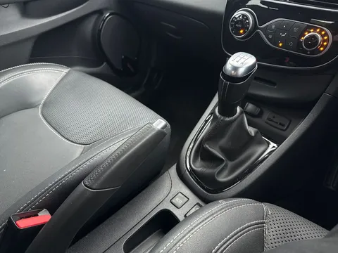 22 of 31 for Renault Clio 0.9 TCE 90 Signature Nav 5dr