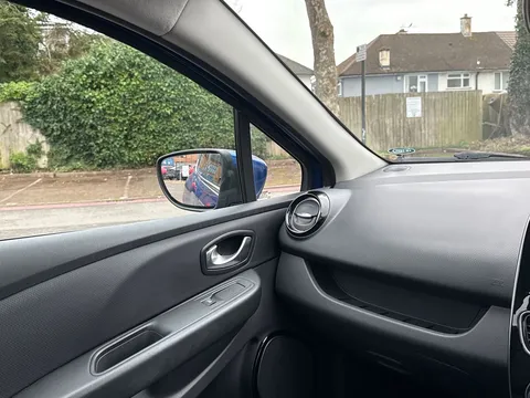 24 of 31 for Renault Clio 0.9 TCE 90 Signature Nav 5dr