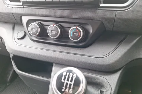 VA23CFF Renault Trafic SL30 Blue dCi 130 Advance Van Thumbnail #40