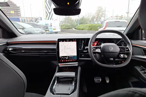 BT74VNW Renault Rafale E-Tech FHEV Techno Esprit Alpine 5dr Auto 4C Thumbnail #4