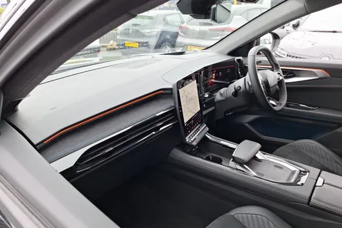 BT74VNW Renault Rafale E-Tech FHEV Techno Esprit Alpine 5dr Auto 4C Thumbnail #24