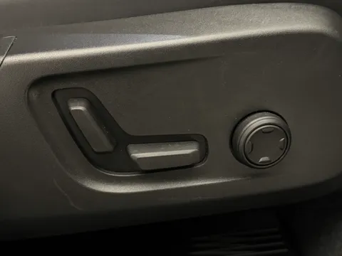 DY23KJU Volvo XC40 2.0 B3P Plus Dark 5dr Auto Thumbnail #21