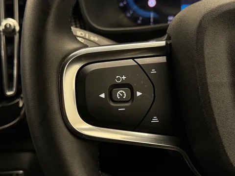 DY23KJU Volvo XC40 2.0 B3P Plus Dark 5dr Auto Thumbnail #23