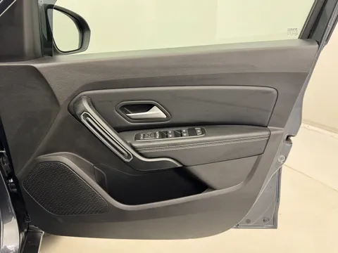 EJ23BNB Dacia Duster 1.3 TCe 150 Journey 5dr EDC Thumbnail #23