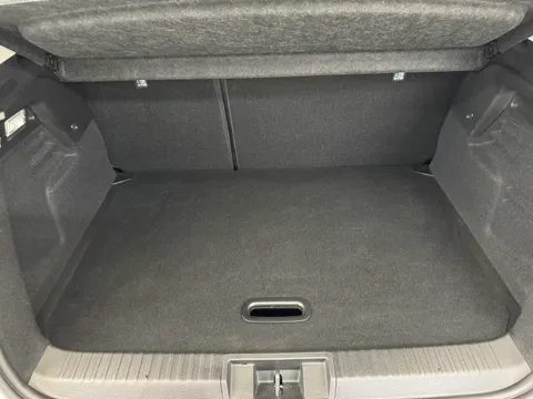 PF72NBE Renault Captur 1.6 E-Tech full hybrid 145 Techno 5dr Auto Thumbnail #9