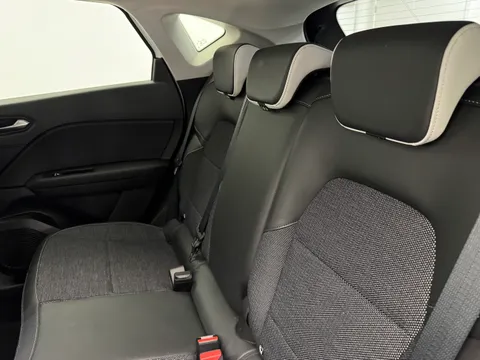 PF72NBE Renault Captur 1.6 E-Tech full hybrid 145 Techno 5dr Auto Thumbnail #10