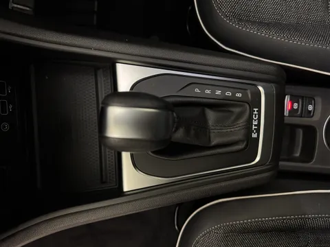 PF72NBE Renault Captur 1.6 E-Tech full hybrid 145 Techno 5dr Auto Thumbnail #14