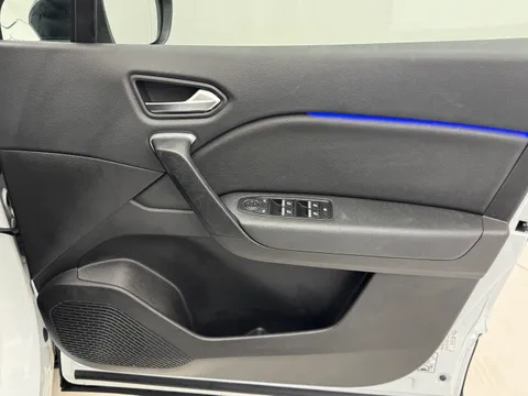 PF72NBE Renault Captur 1.6 E-Tech full hybrid 145 Techno 5dr Auto Thumbnail #17