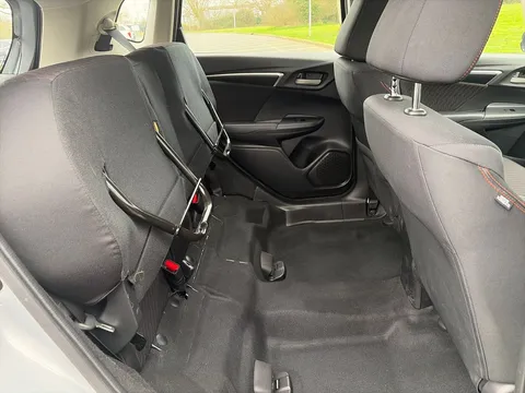 19 of 32 for Honda Jazz 1.5 i-VTEC Sport 5dr