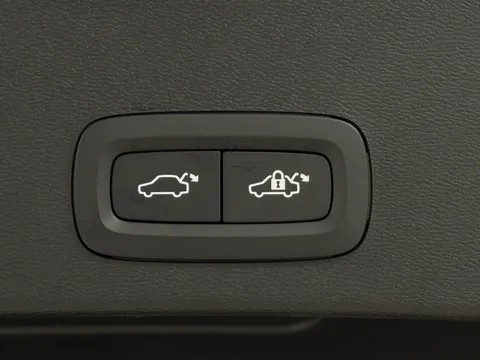 DU75YLE Volvo XC40 2.0 B3P Plus Black Edition 5dr Auto Thumbnail #28