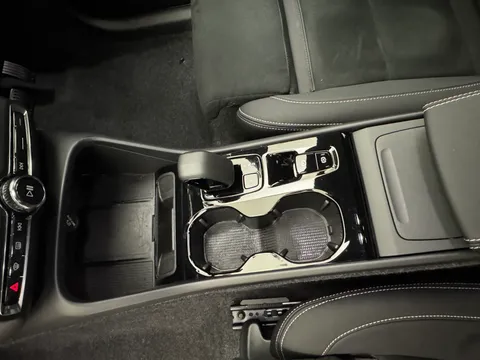 DU75YLE Volvo XC40 2.0 B3P Plus Black Edition 5dr Auto Thumbnail #15