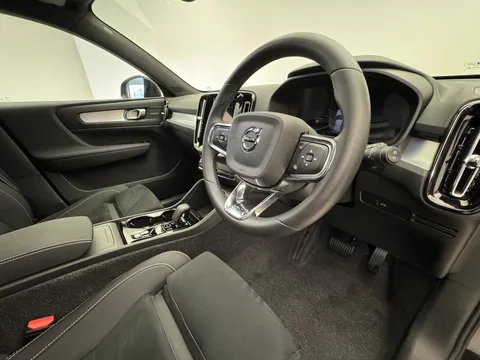 DU75YLE Volvo XC40 2.0 B3P Plus Black Edition 5dr Auto Thumbnail #18