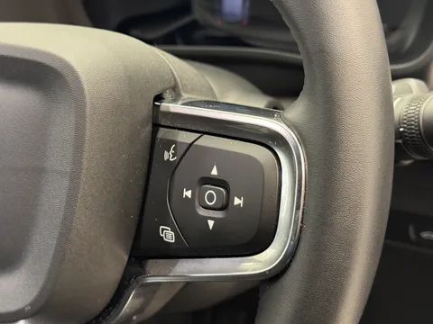 DU75YLE Volvo XC40 2.0 B3P Plus Black Edition 5dr Auto Thumbnail #19