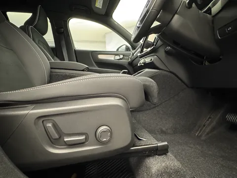 DU75YLE Volvo XC40 2.0 B3P Plus Black Edition 5dr Auto Thumbnail #23