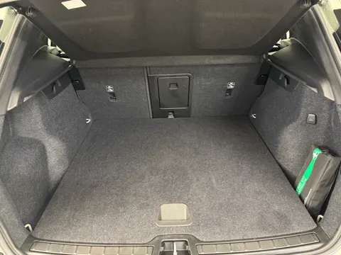RE25KPT Volvo XC40 2.0 B3P Core 5dr Auto Thumbnail #29