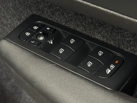 RE25KPT Volvo XC40 2.0 B3P Core 5dr Auto Thumbnail #18