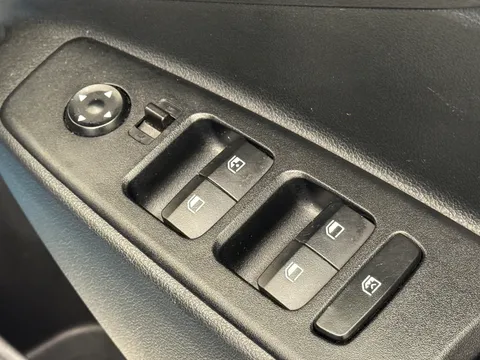 DP22TLJ Hyundai i10 1.0 MPi SE Connect 5dr Auto Thumbnail #18