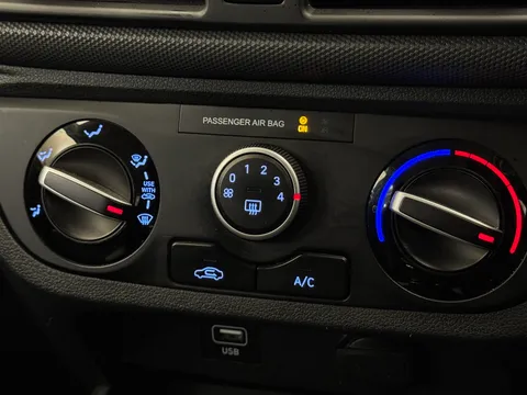 DP22TLJ Hyundai i10 1.0 MPi SE Connect 5dr Auto Thumbnail #25