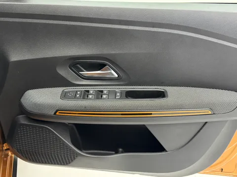 DL22GVX Dacia Sandero Stepway 1.0 TCe Prestige 5dr Thumbnail #9