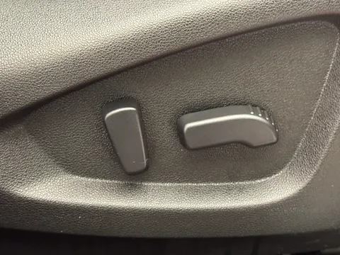 BT18NWM Renault Kadjar 1.2 TCE Signature S Nav 5dr EDC Thumbnail #22