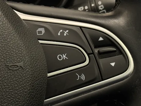 BT18NWM Renault Kadjar 1.2 TCE Signature S Nav 5dr EDC Thumbnail #25