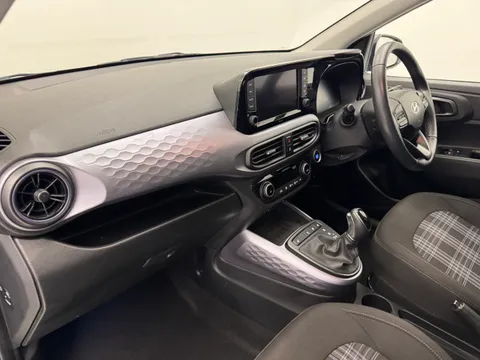 DY24YXU Hyundai i10 1.2 Premium 5dr Auto Thumbnail #12