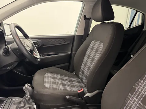 DY24YXU Hyundai i10 1.2 Premium 5dr Auto Thumbnail #13