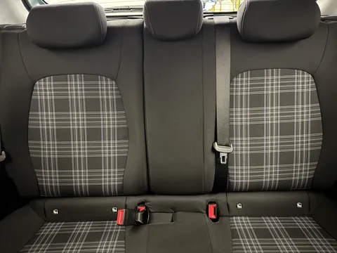 DY24YXU Hyundai i10 1.2 Premium 5dr Auto Thumbnail #16