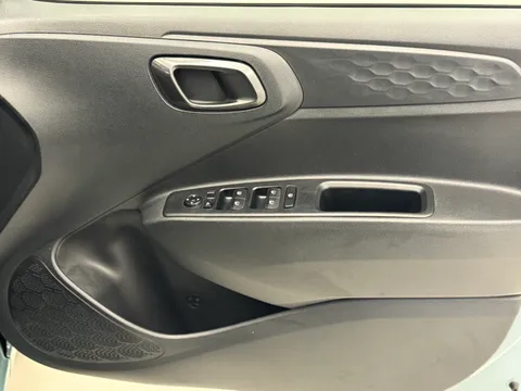 DY24YXU Hyundai i10 1.2 Premium 5dr Auto Thumbnail #17