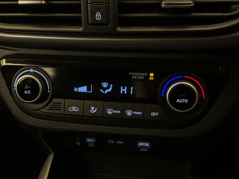 DY24YXU Hyundai i10 1.2 Premium 5dr Auto Thumbnail #25