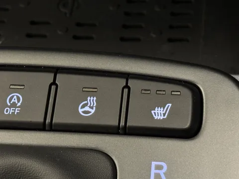 DY24YXU Hyundai i10 1.2 Premium 5dr Auto Thumbnail #26