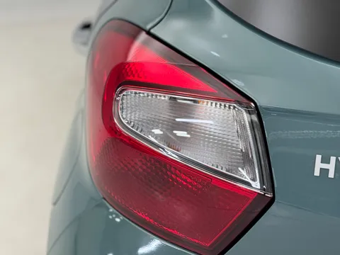 DY24YXU Hyundai i10 1.2 Premium 5dr Auto Thumbnail #32