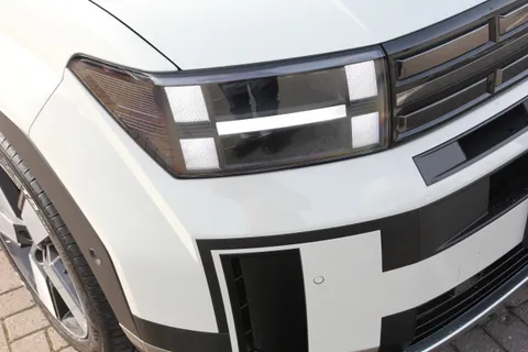 DV75BAO Hyundai Santa Fe 1.6 TGDi Plug-in Hybrid Ultimate 5dr 4WD Auto Thumbnail #4