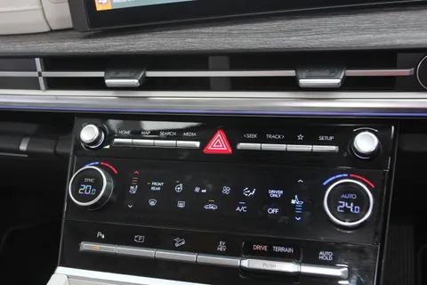 DV75BAO Hyundai Santa Fe 1.6 TGDi Plug-in Hybrid Ultimate 5dr 4WD Auto Thumbnail #30