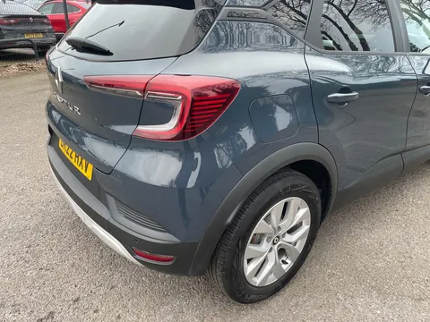BK22HXV Renault Captur 1.0 TCE 90 Iconic 5dr Thumbnail #26