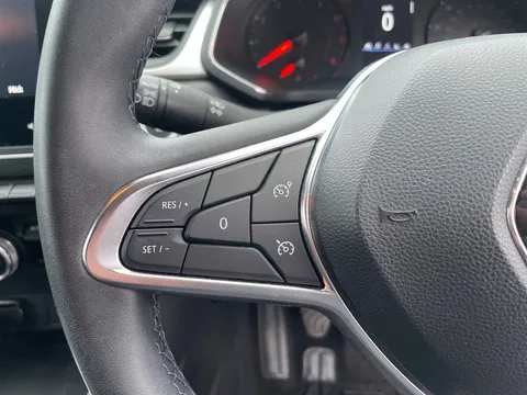 BK22HXV Renault Captur 1.0 TCE 90 Iconic 5dr Thumbnail #16