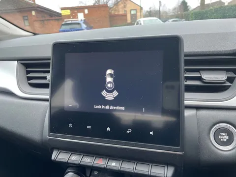 BK22HXV Renault Captur 1.0 TCE 90 Iconic 5dr Thumbnail #6