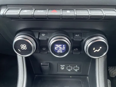 BK22HXV Renault Captur 1.0 TCE 90 Iconic 5dr Thumbnail #20