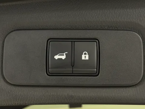 OE75NRK Nissan Qashqai 1.3 DiG-T MH Tekna 5dr Thumbnail #13