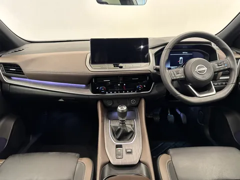 OW74WRV Nissan Qashqai 1.3 DiG-T MH Tekna 5dr Thumbnail #4