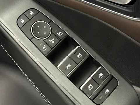 OW74WRV Nissan Qashqai 1.3 DiG-T MH Tekna 5dr Thumbnail #21