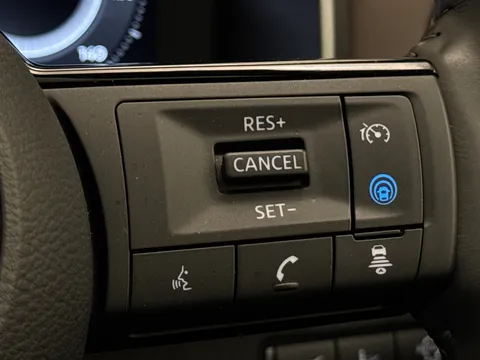 OW74WRV Nissan Qashqai 1.3 DiG-T MH Tekna 5dr Thumbnail #26