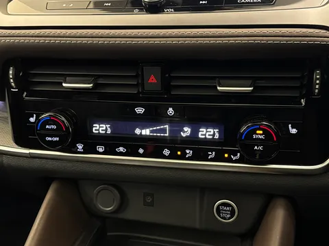 OW74WRV Nissan Qashqai 1.3 DiG-T MH Tekna 5dr Thumbnail #30